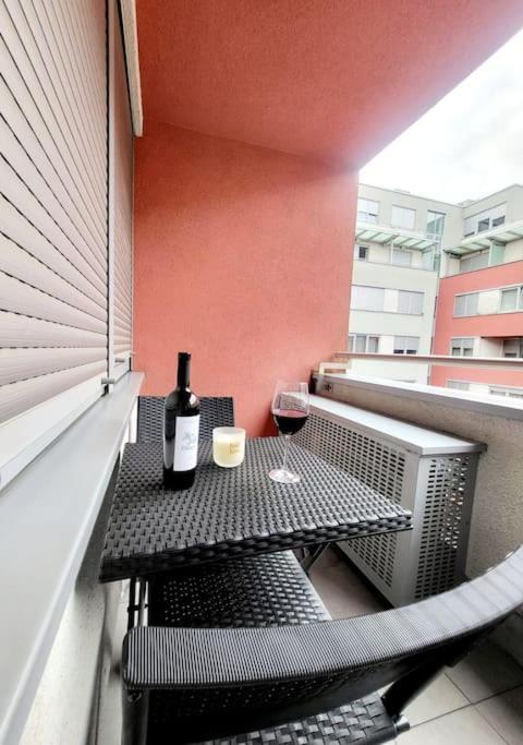 Urban Oasis: Stylish Retreat Lejlighed Zagreb Eksteriør billede